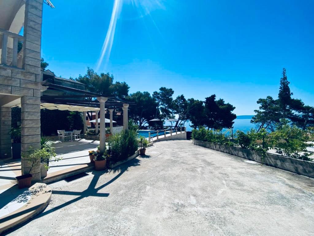 סומרטין Vila Vera Seafront Apartments מראה חיצוני תמונה