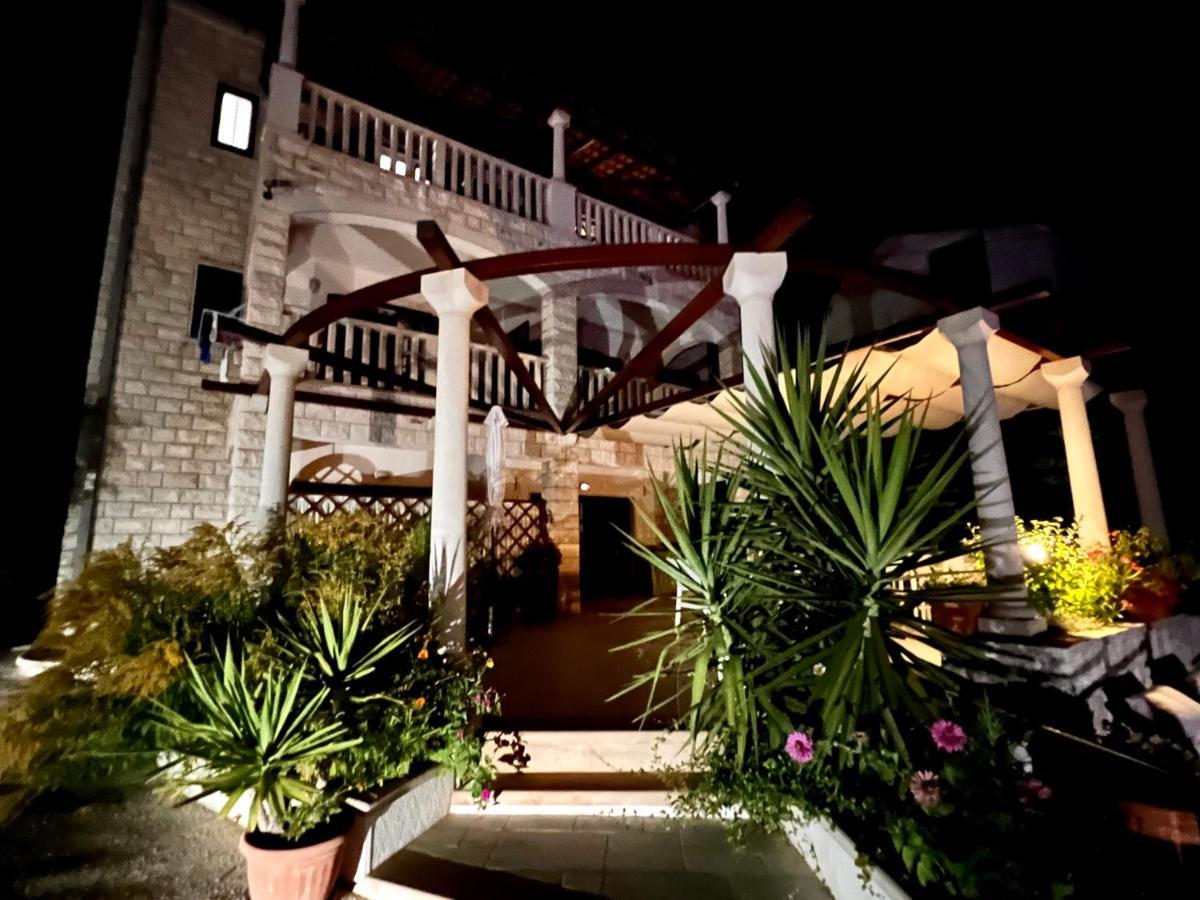 סומרטין Vila Vera Seafront Apartments מראה חיצוני תמונה