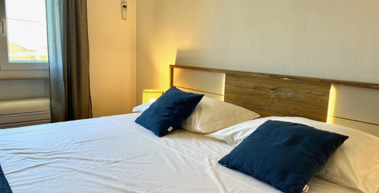 סומרטין Vila Vera Seafront Apartments מראה חיצוני תמונה
