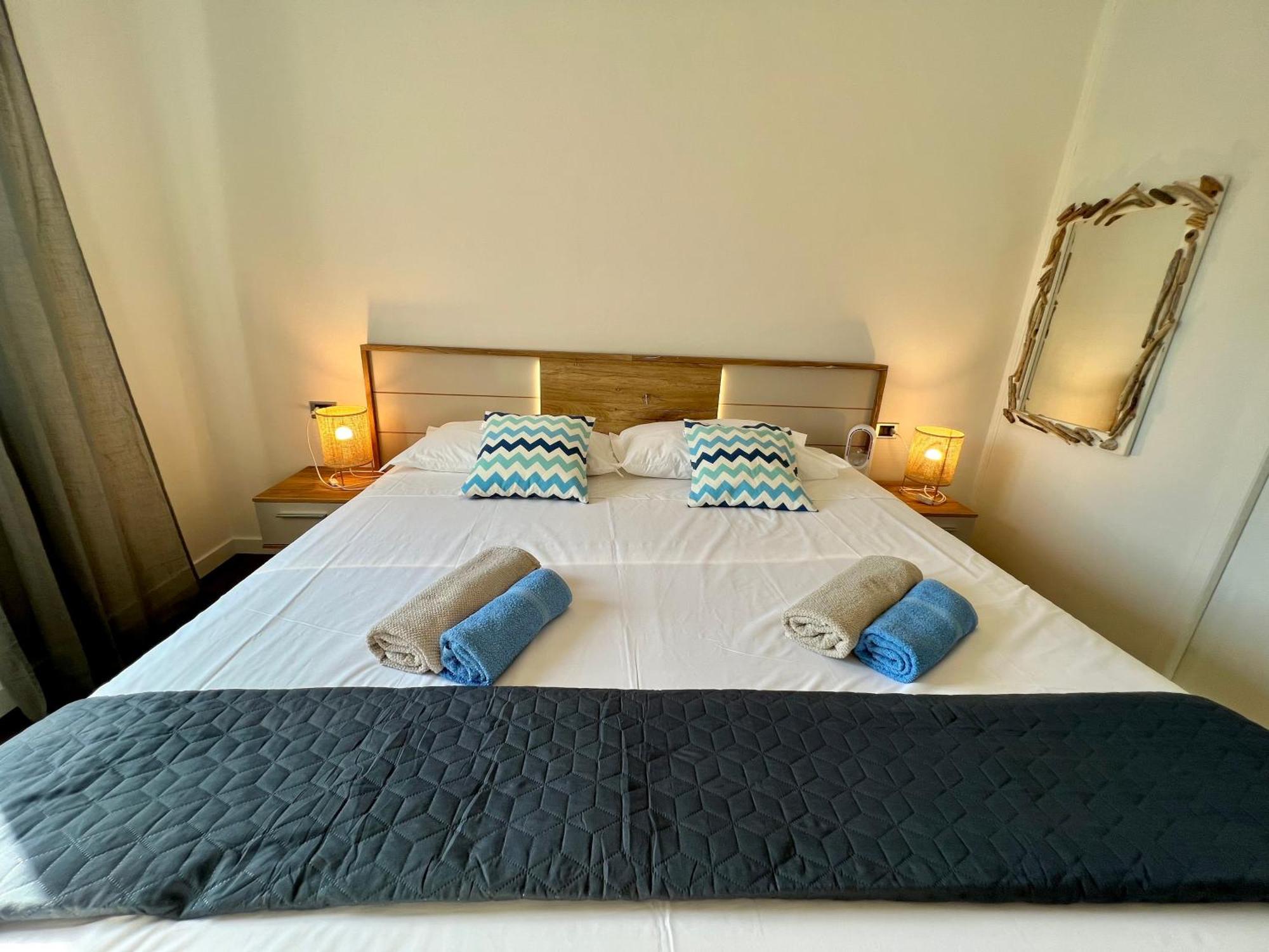 סומרטין Vila Vera Seafront Apartments מראה חיצוני תמונה