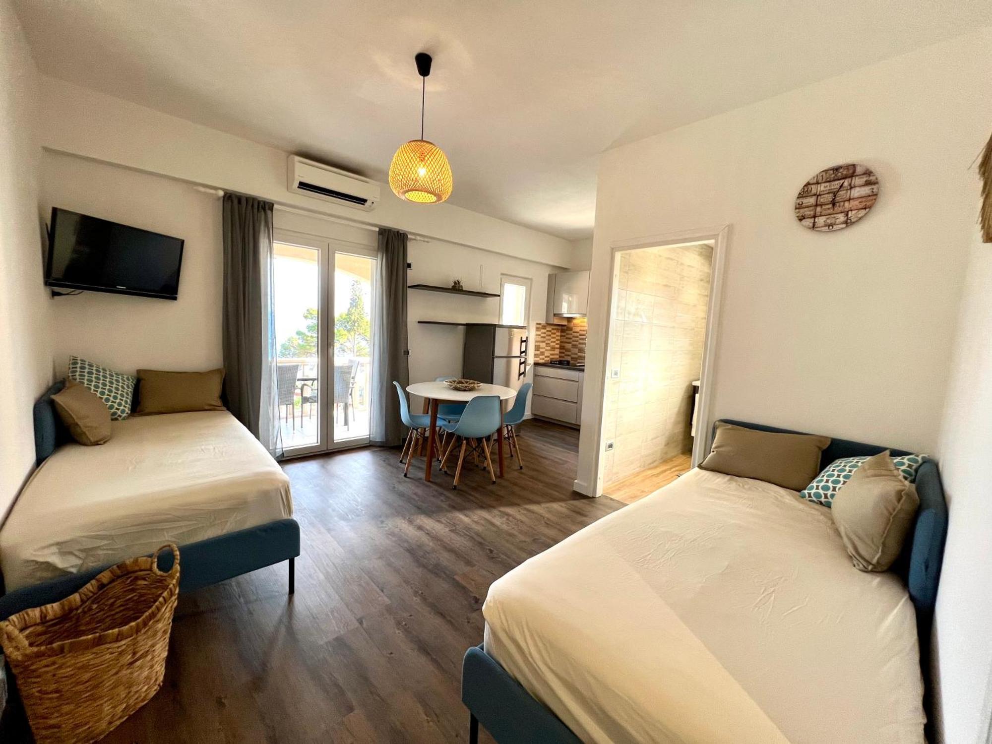 סומרטין Vila Vera Seafront Apartments מראה חיצוני תמונה