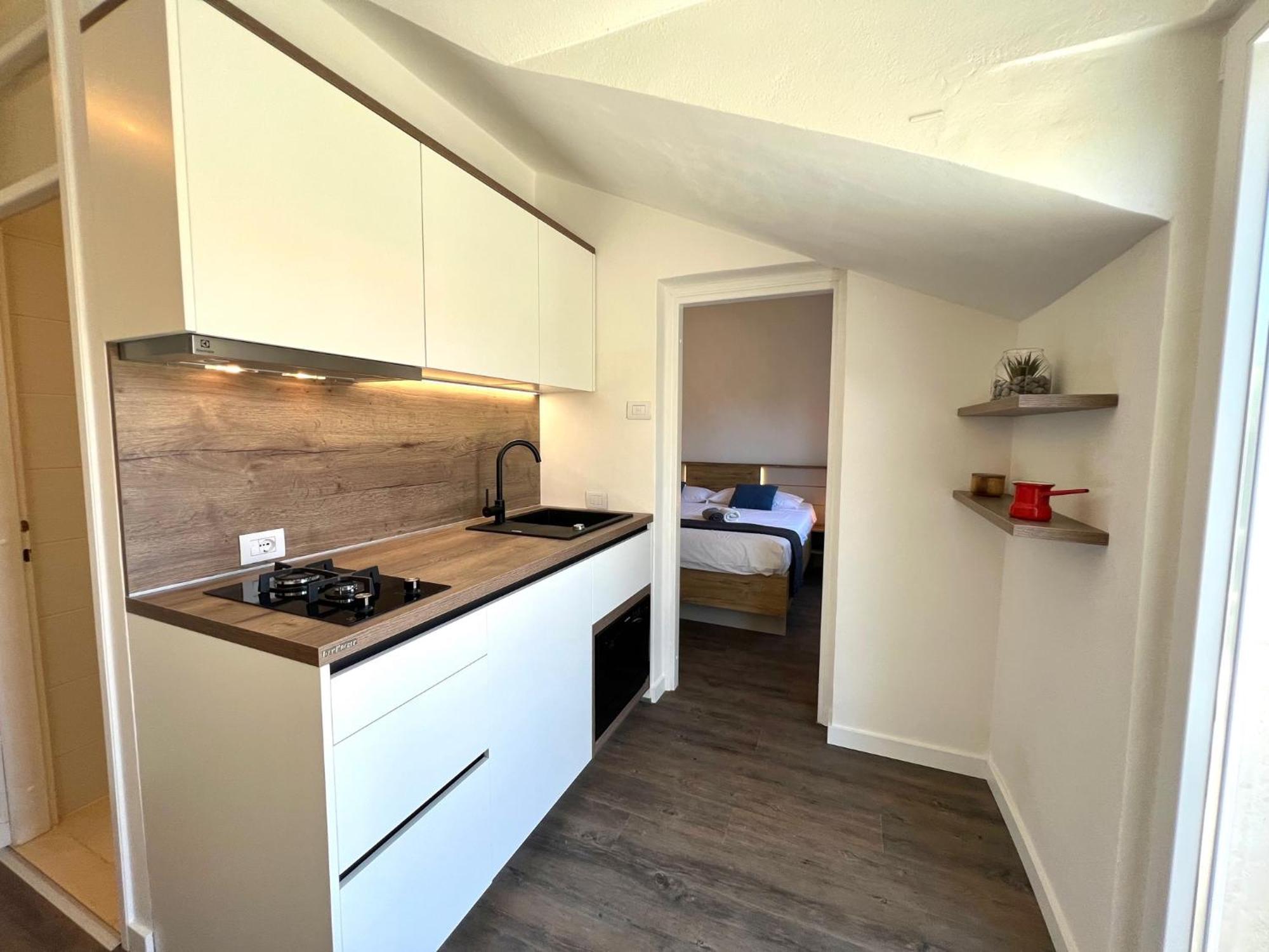 סומרטין Vila Vera Seafront Apartments מראה חיצוני תמונה
