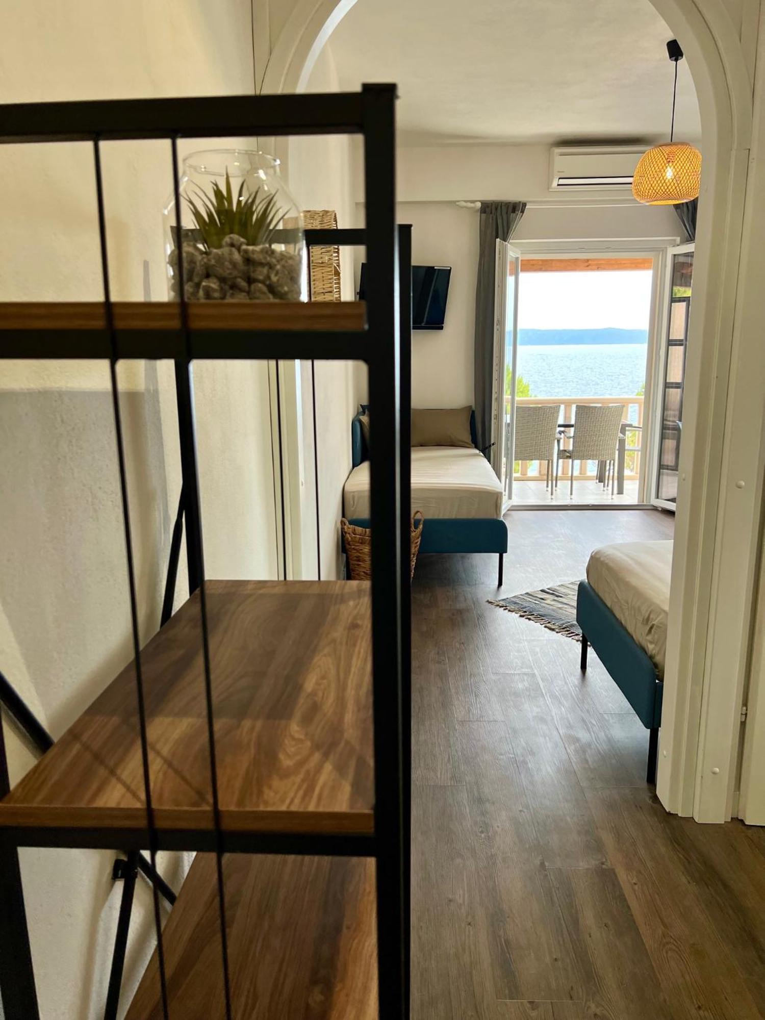 סומרטין Vila Vera Seafront Apartments מראה חיצוני תמונה